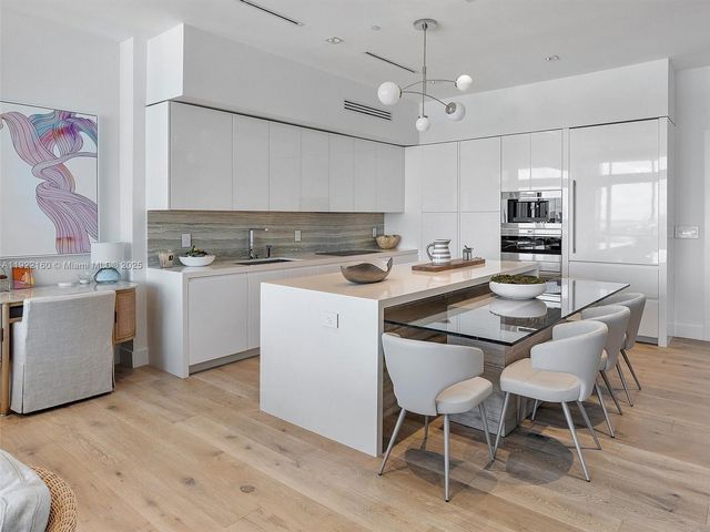 102 24th St PH-1613, Miami Beach, FL 33139