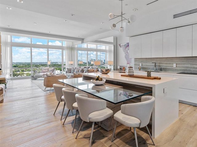 102 24th St PH-1613, Miami Beach, FL 33139