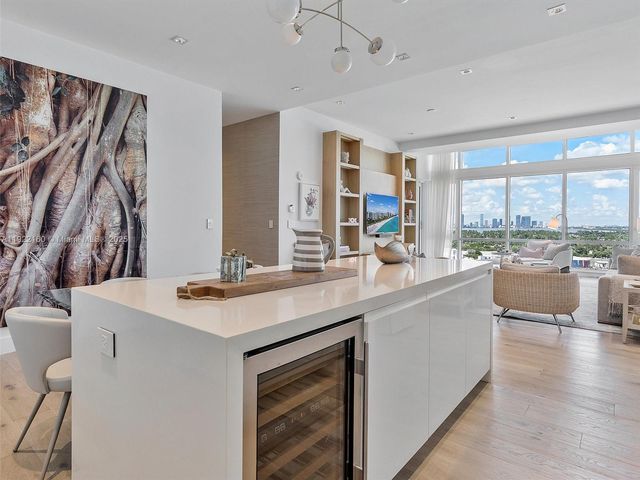 102 24th St PH-1613, Miami Beach, FL 33139