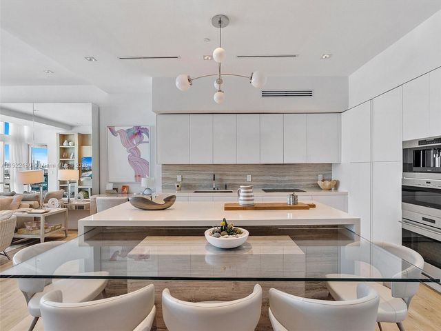 102 24th St PH-1613, Miami Beach, FL 33139