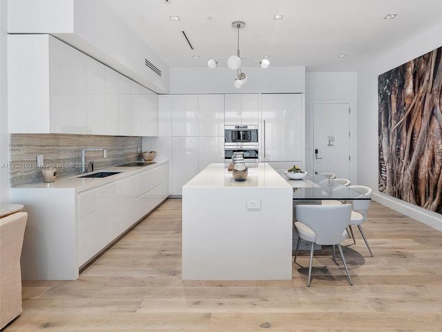 102 24th St PH-1613, Miami Beach, FL 33139