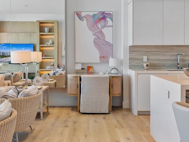 102 24th St PH-1613, Miami Beach, FL 33139