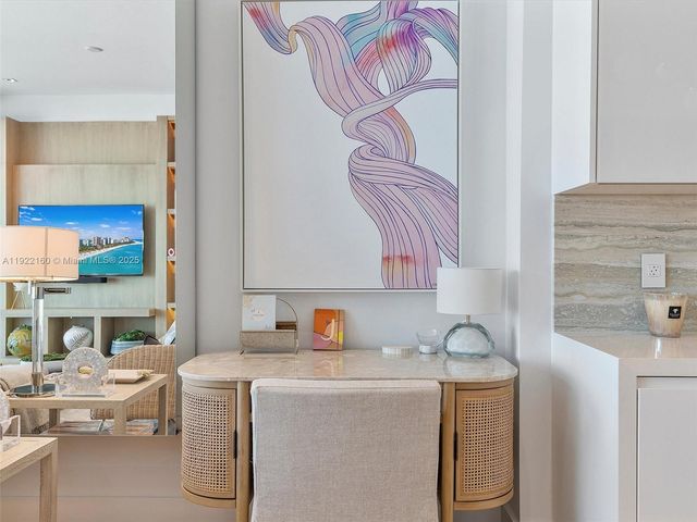 102 24th St PH-1613, Miami Beach, FL 33139