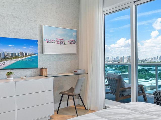 102 24th St PH-1613, Miami Beach, FL 33139