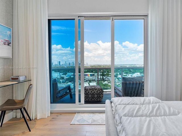 102 24th St PH-1613, Miami Beach, FL 33139