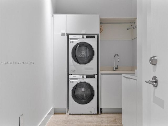 102 24th St PH-1613, Miami Beach, FL 33139