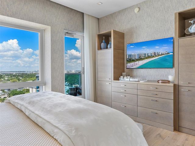 102 24th St PH-1613, Miami Beach, FL 33139