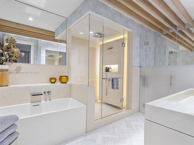 102 24th St PH-1613, Miami Beach, FL 33139