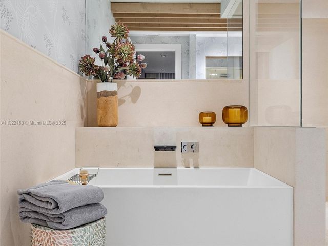 102 24th St PH-1613, Miami Beach, FL 33139