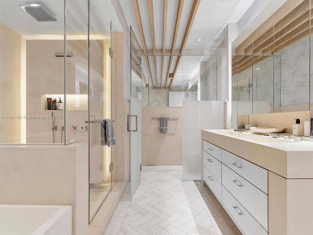 102 24th St PH-1613, Miami Beach, FL 33139