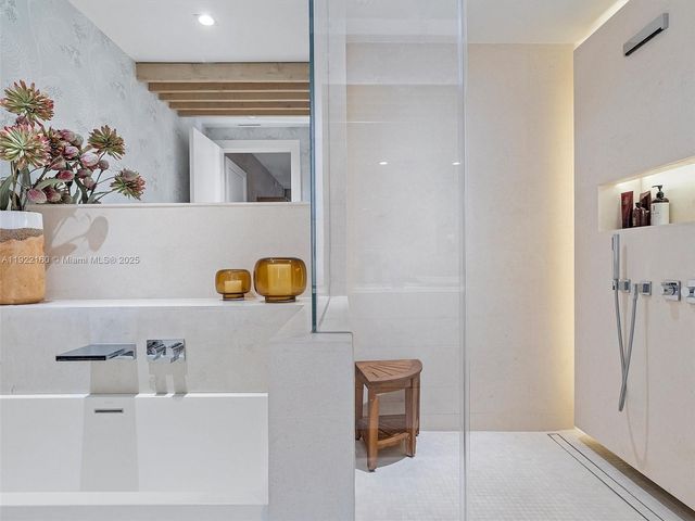 102 24th St PH-1613, Miami Beach, FL 33139