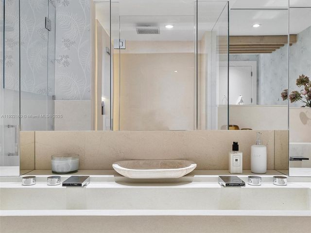 102 24th St PH-1613, Miami Beach, FL 33139