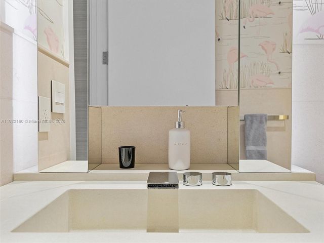 102 24th St PH-1613, Miami Beach, FL 33139