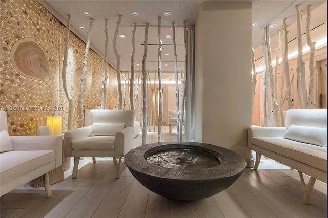 102 24th St PH-1613, Miami Beach, FL 33139