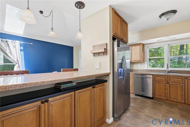 5613 Woods Walk Rd, Midlothian, VA 23112