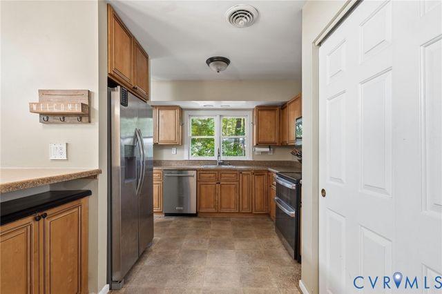 5613 Woods Walk Rd, Midlothian, VA 23112