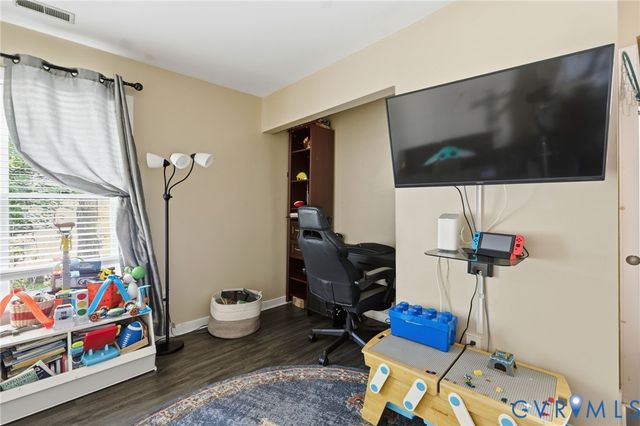 5613 Woods Walk Rd, Midlothian, VA 23112