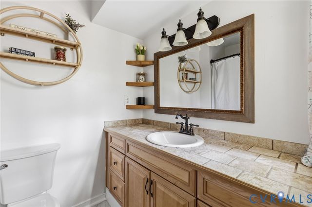 5613 Woods Walk Rd, Midlothian, VA 23112
