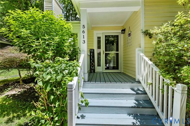 5613 Woods Walk Rd, Midlothian, VA 23112