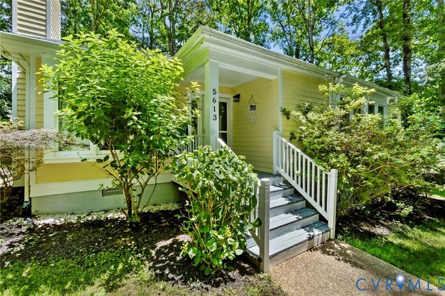 5613 Woods Walk Rd, Midlothian, VA 23112