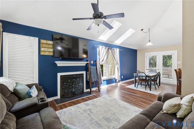5613 Woods Walk Rd, Midlothian, VA 23112