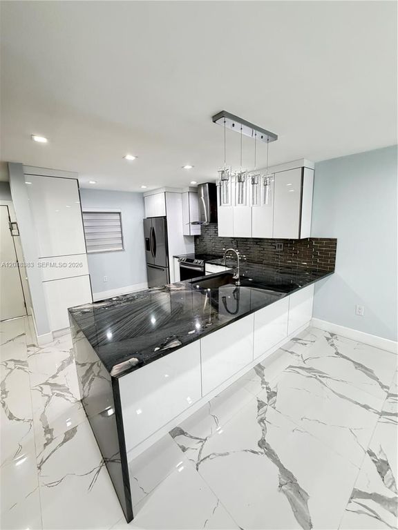 1100 W 35th Street 4, Hialeah, FL 33012