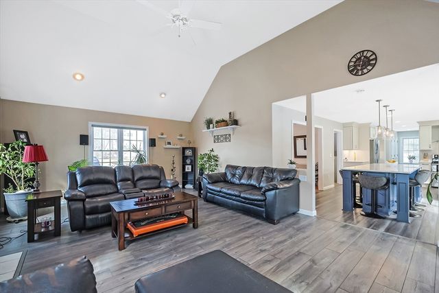 16 Heron Ln, Hopedale, MA 01747