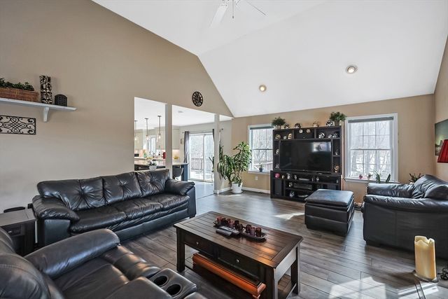 16 Heron Ln, Hopedale, MA 01747