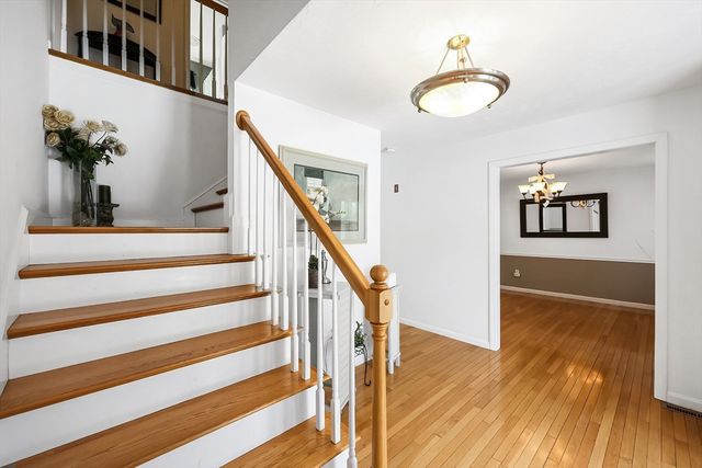 16 Heron Ln, Hopedale, MA 01747