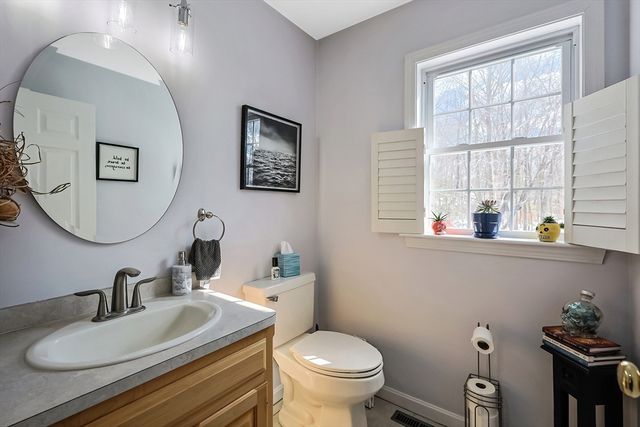 16 Heron Ln, Hopedale, MA 01747