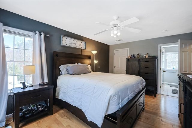 16 Heron Ln, Hopedale, MA 01747