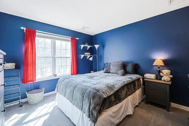 16 Heron Ln, Hopedale, MA 01747