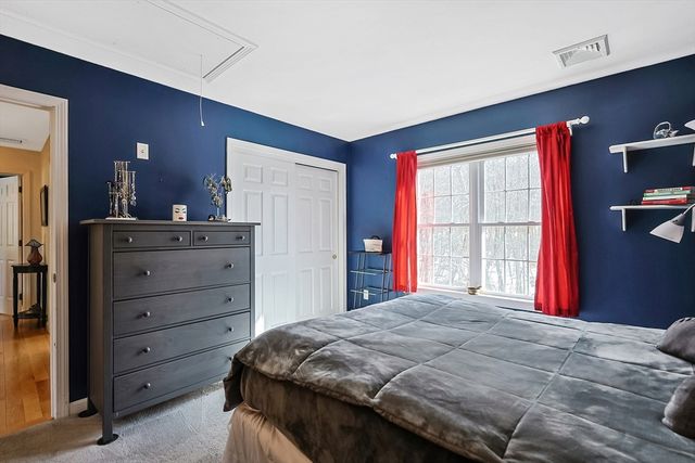 16 Heron Ln, Hopedale, MA 01747