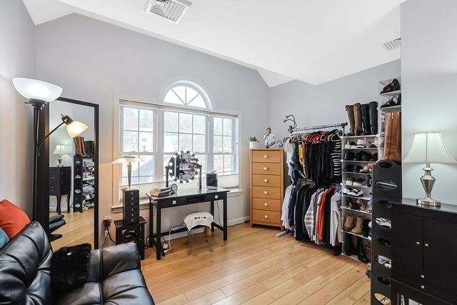 16 Heron Ln, Hopedale, MA 01747