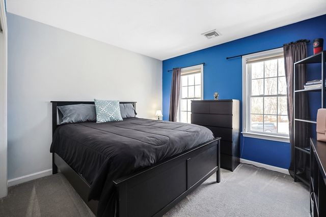 16 Heron Ln, Hopedale, MA 01747