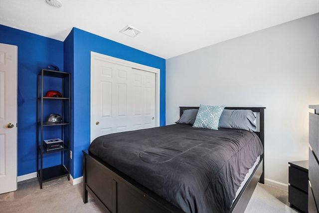 16 Heron Ln, Hopedale, MA 01747