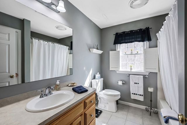 16 Heron Ln, Hopedale, MA 01747