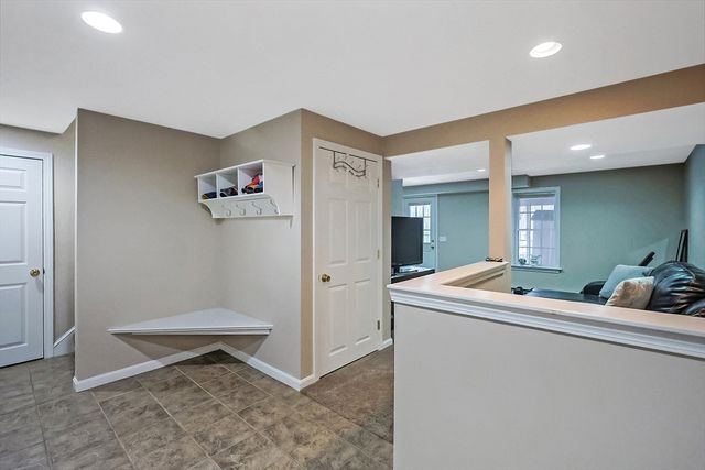 16 Heron Ln, Hopedale, MA 01747