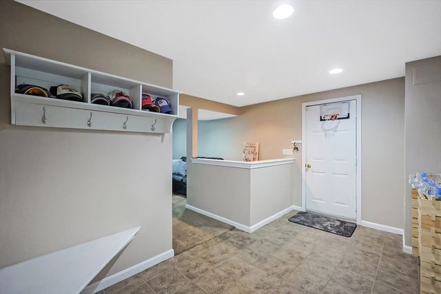 16 Heron Ln, Hopedale, MA 01747