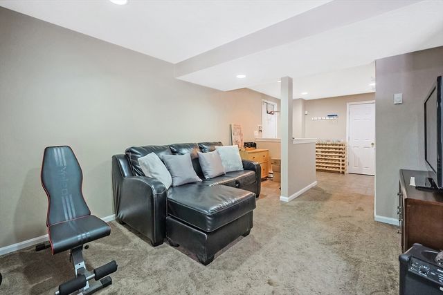 16 Heron Ln, Hopedale, MA 01747