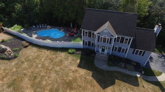 16 Heron Ln, Hopedale, MA 01747