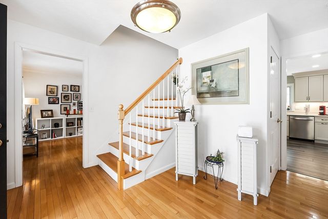 16 Heron Ln, Hopedale, MA 01747