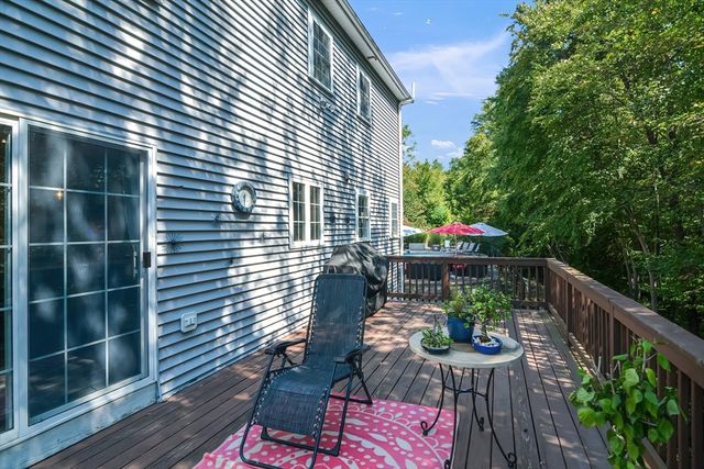 16 Heron Ln, Hopedale, MA 01747