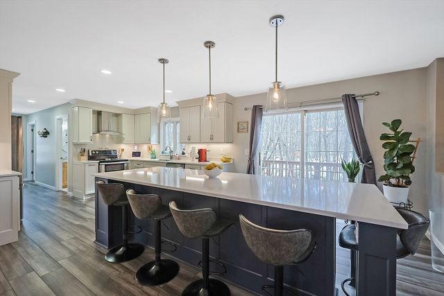 16 Heron Ln, Hopedale, MA 01747