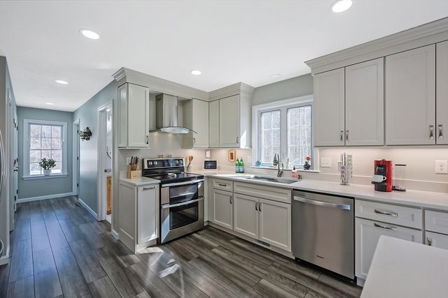 16 Heron Ln, Hopedale, MA 01747