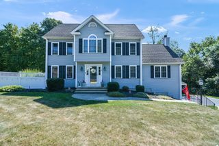 16 Heron Ln, Hopedale, MA 01747