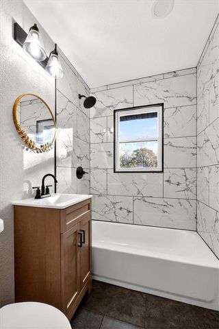 403 NE Howard Avenue, Lee's Summit, MO 64063