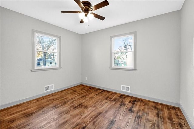 403 NE Howard Avenue, Lee's Summit, MO 64063