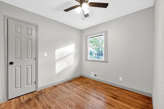 403 NE Howard Avenue, Lee's Summit, MO 64063