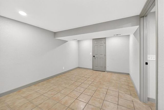 403 NE Howard Avenue, Lee's Summit, MO 64063